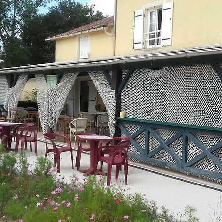 Auberge La Marchadaine Montrollet Exterior photo